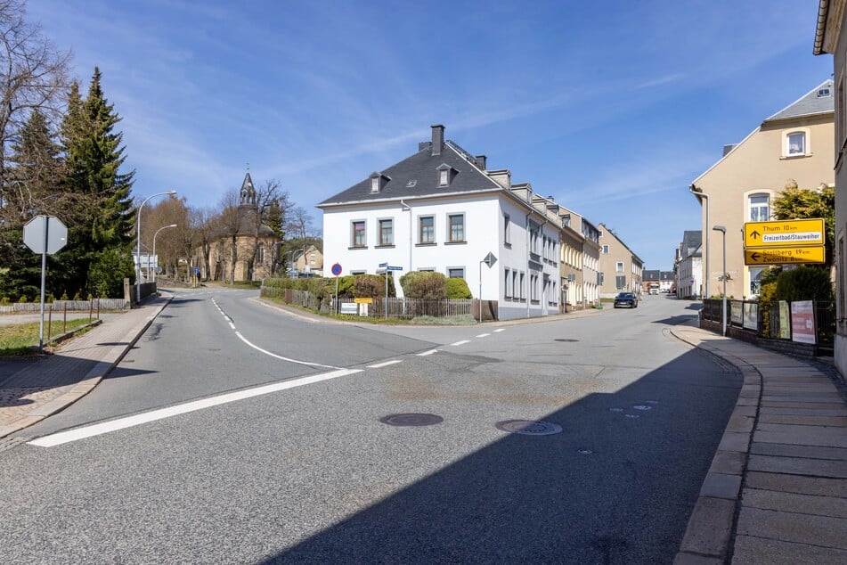 Der tödliche Unfall ereignete sich an der Straßenabzweigung in Geyer.