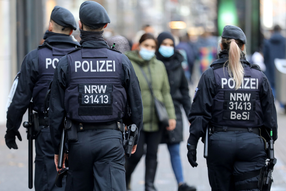 Auch beim vermuteten Amtsmissbrauch durch Polizisten stieg die Zahl der Verfahren in NRW an. (Symbolbild)
