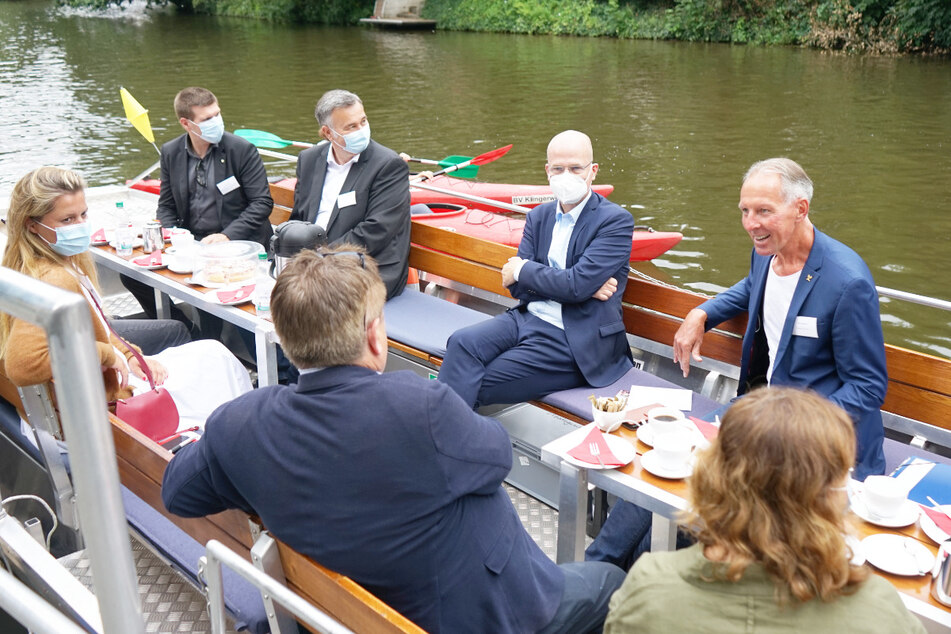 E-Bootsfahrt auf dem Karl-Heine-Kanal. Jens Lehmann bringt Politik und Wirtschaft zusammen!