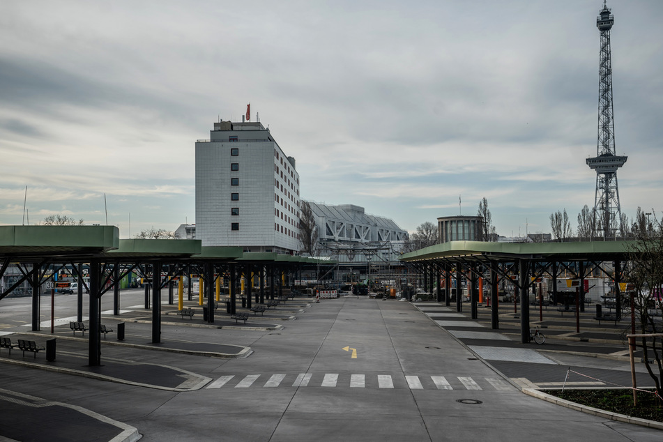 Der schwer verletzte 24-Jährige schleppte sich zum ZOB. (Archivbild)