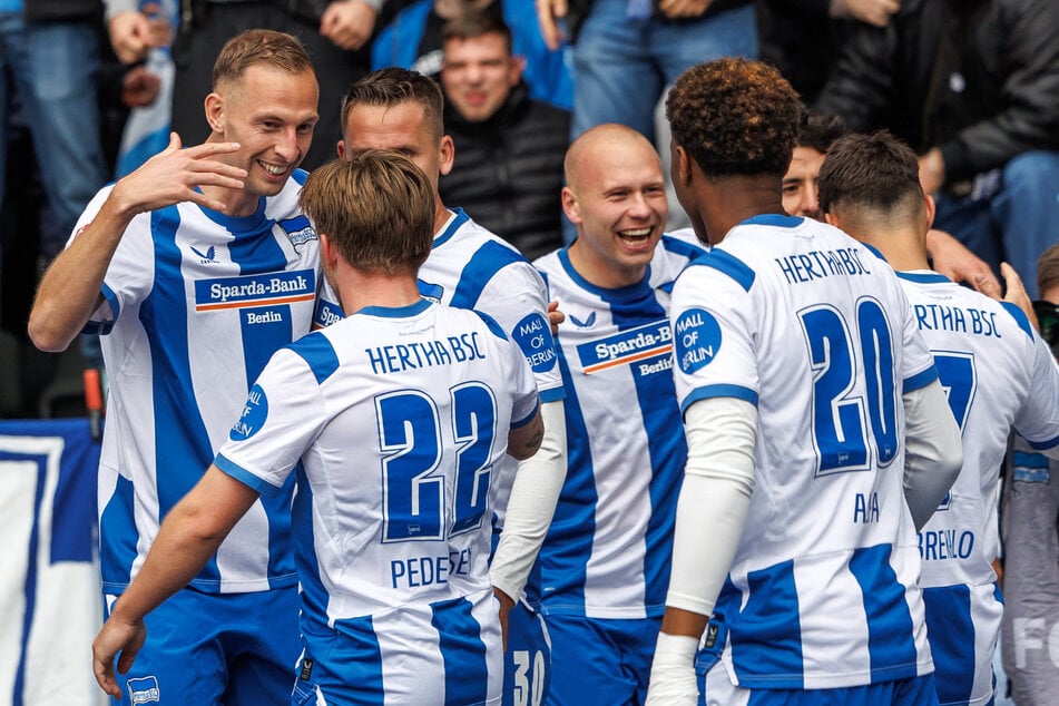 Gustaf Nilsson (29, l.) ragt bei Hertha BSC heraus, kommt aber noch nicht in Tritt.