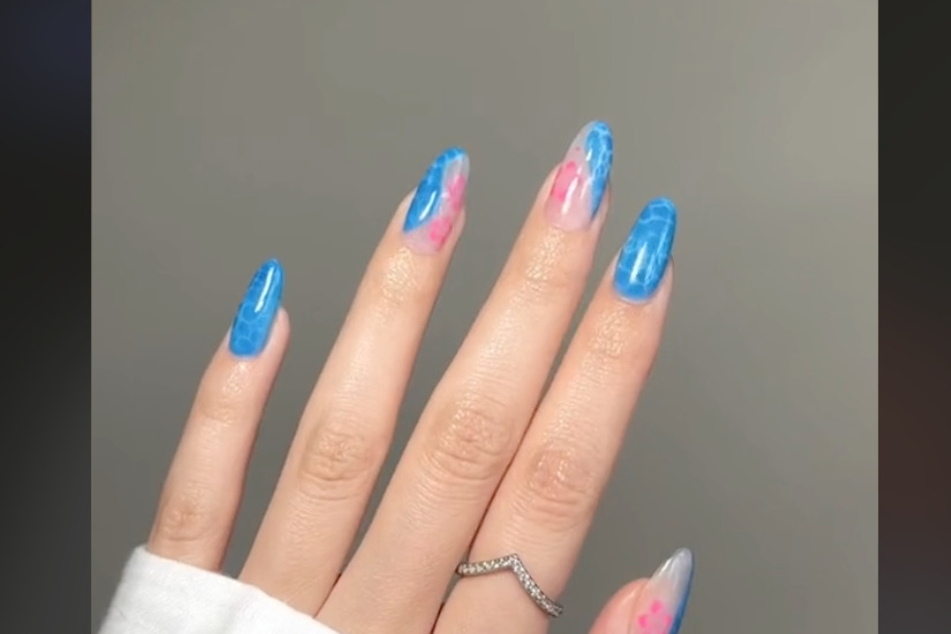 For the poolside hotties that plan are simply rocking bikinis Labor Day weekend, these poolside nails are a perfect fit.