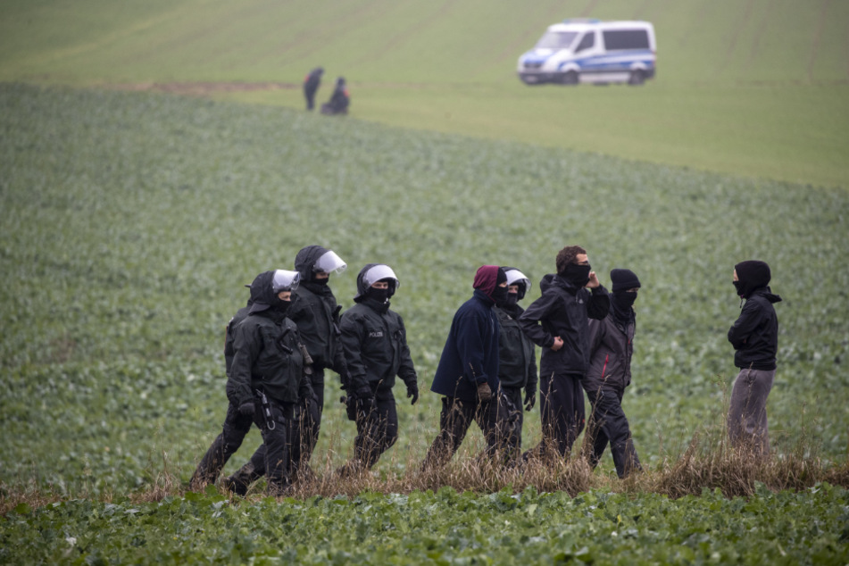 Nur wenige Demonstranten versuchten die Rodungen am Dannenröder Forst zu stören.