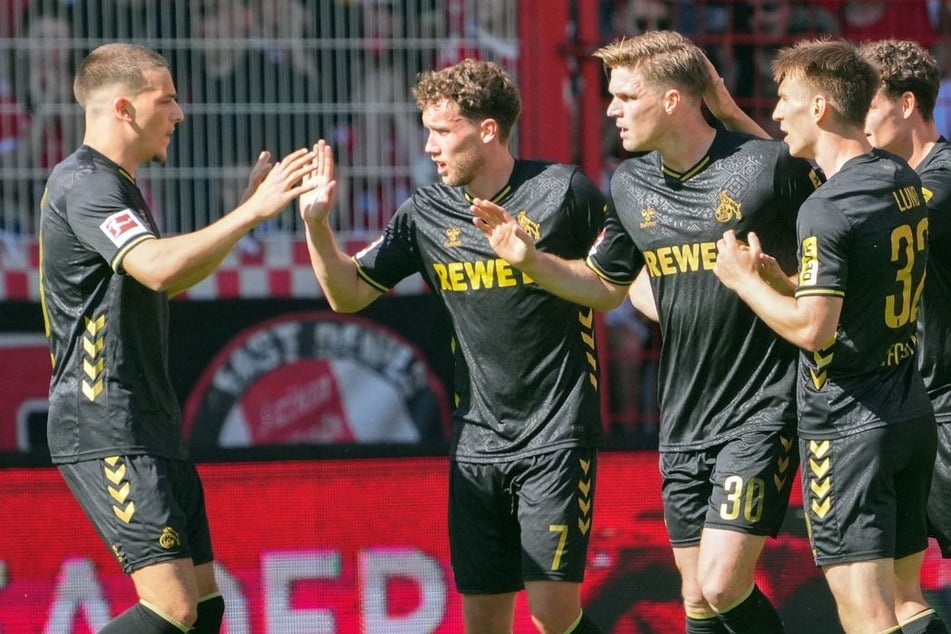 Der Kölner Führungstreffer durch Marius Bülter (33, 3. v. r.) sorgte am Samstag für heftige Diskussionen.