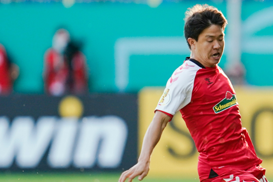 Mittelfeldspieler Changhoon Kwon vom SC Freiburg hat sich mit dem Coronavirus infiziert.