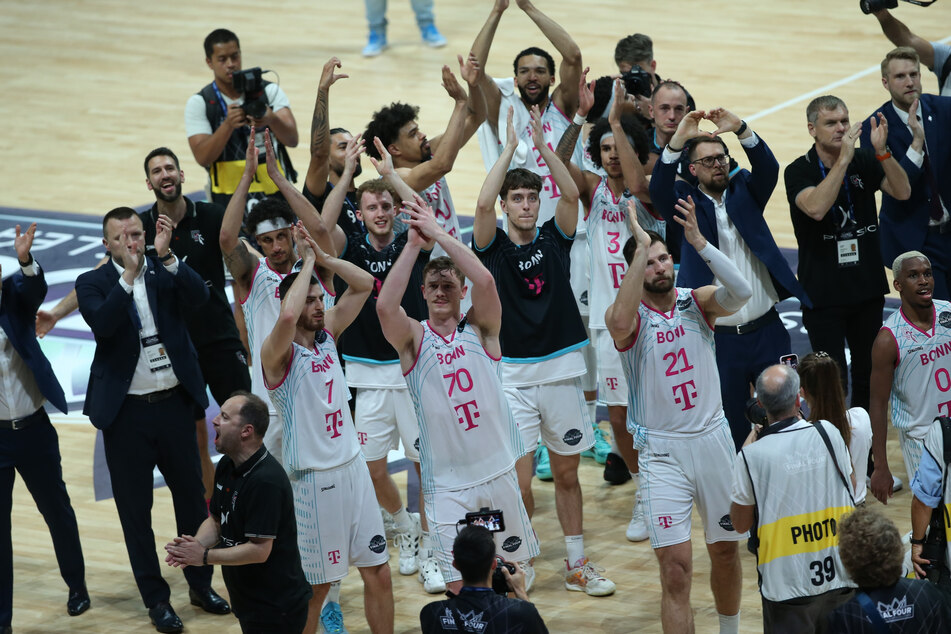 Die Telekom Baskets Bonn stehen nach ihrem Sieg über Final-Four-Gastgeber Unicaja Malaga (69:67) im Finale der Basketball Champions League.