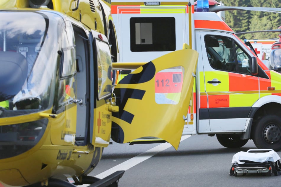 Ein Hubschrauber flog den Mann ins Krankenhaus. (Symbolbild)