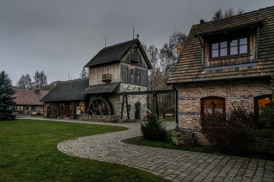 Die legendäre Krabatmühle in Schwarzkollm zieht jährlich Tausende Besucher an. Und es werden immer mehr.