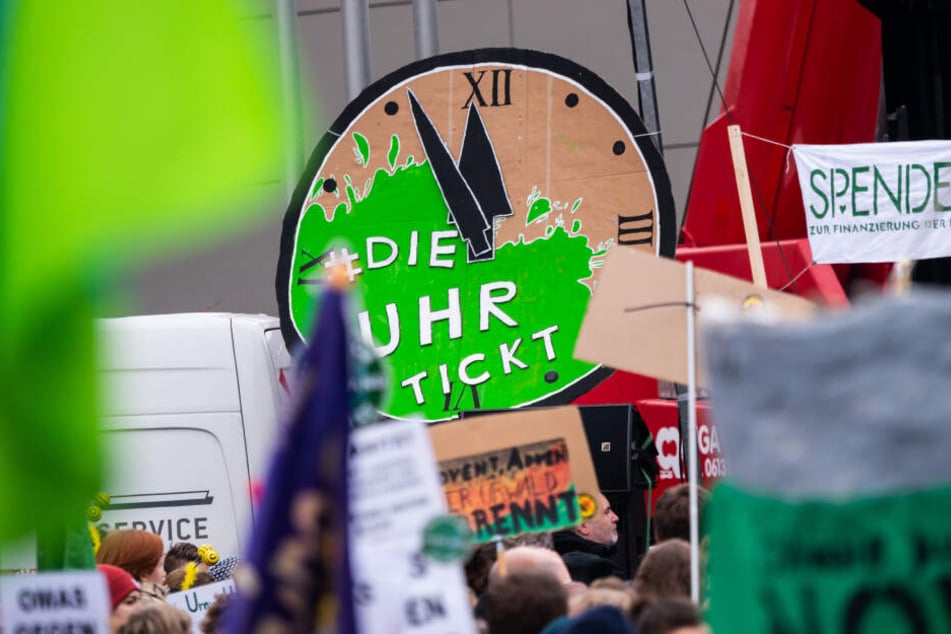 Klima-Aktivisten demonstrieren. (Symbolbild)