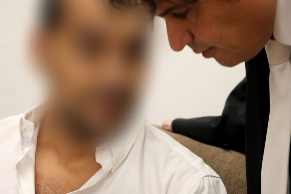 Einer der Angeklagten muss sich wegen Mord verantworten.