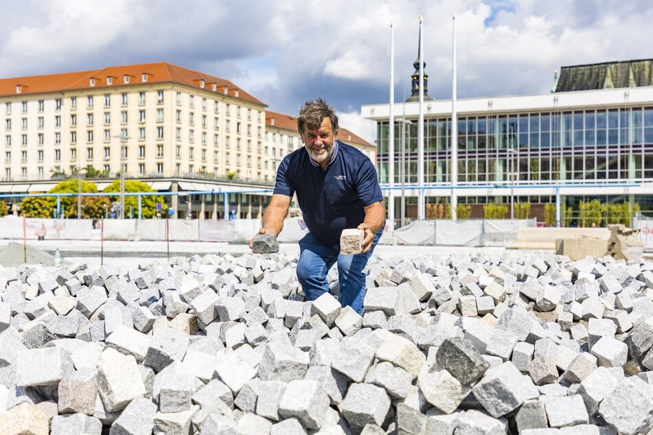 Bauunternehmer Wolfgang Hausdorf (73) lässt hier keinen Stein auf dem anderen.