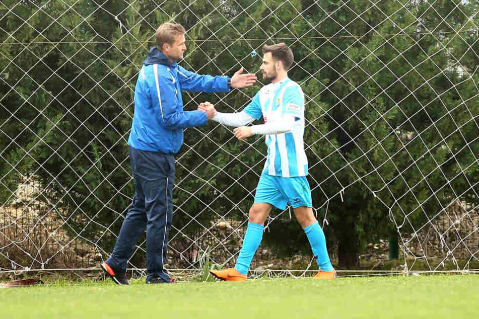 CFC-Trainer David Bergner (l.) könnte Neuzugang Liridon Vocaj am Wochenende erstmals bei einem Pflichtspiel in den Kader berufen.