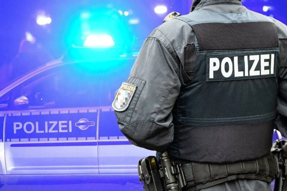 Wegen einer mysteriösen Drohung ist es am Dienstagmorgen an einer Schule in Lübeck zu einem Großeinsatz der Polizei gekommen. (Symbolfoto)