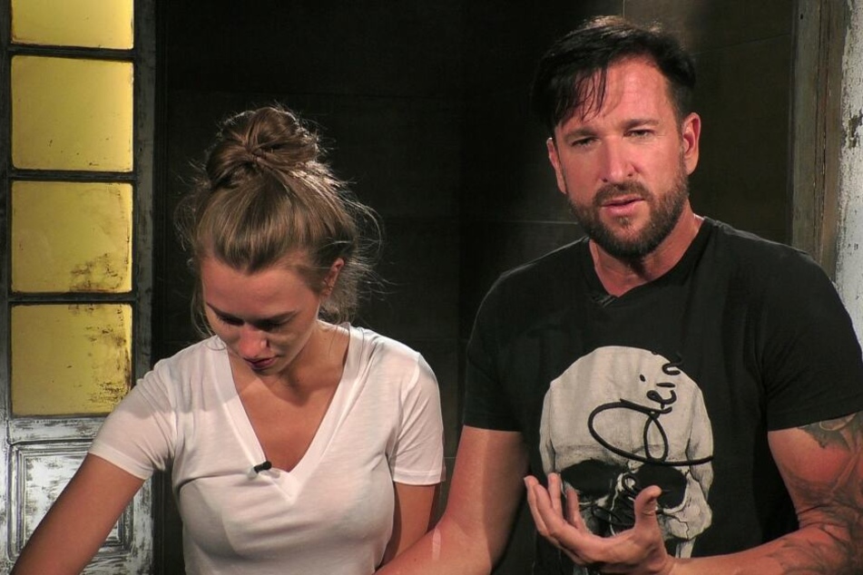 Laura und Michael haben im Sommerhaus nicht allzu viel Freunde.