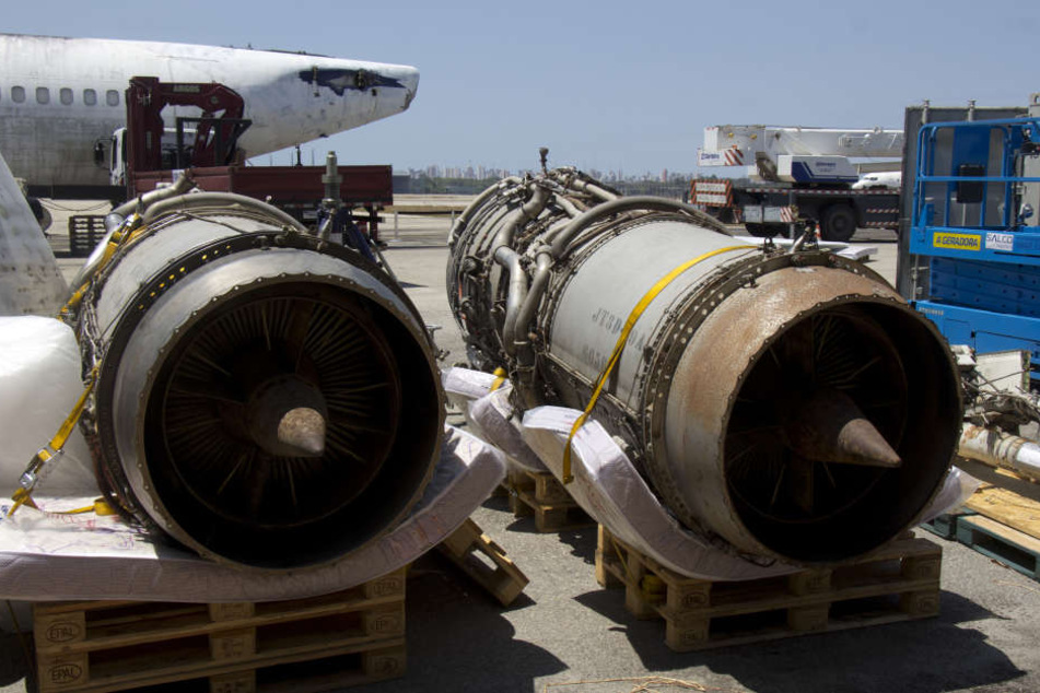 Zwei Turbinen der vor 40 Jahren von Terroristen entführten früheren Lufthansa-Maschine "Landshut" stehe auf dem Flughafen in Fortaleza (Brasilien).