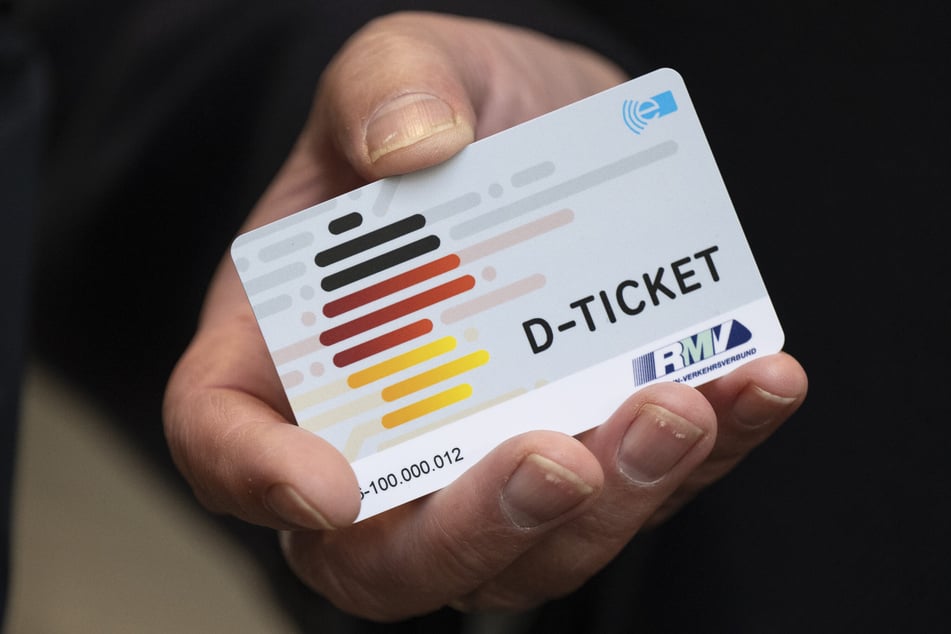 In zwei Landkreisen verliert das Deutschlandticket während der Sommerferien seine Gültigkeit. (Symbolbild)