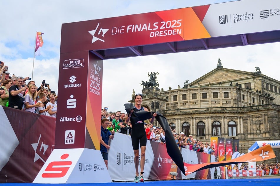 Henry Graf gewinnt den Triathlon in Dresden.