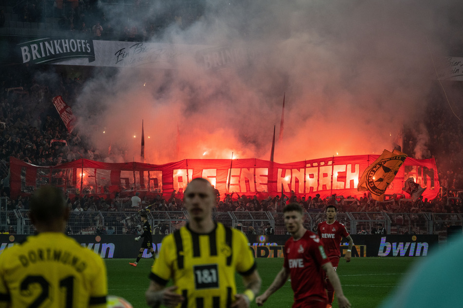 Kölner Fans hatten beim Spiel gegen Borussia Dortmund Pyrotechnik im Gästeblock gezündet.