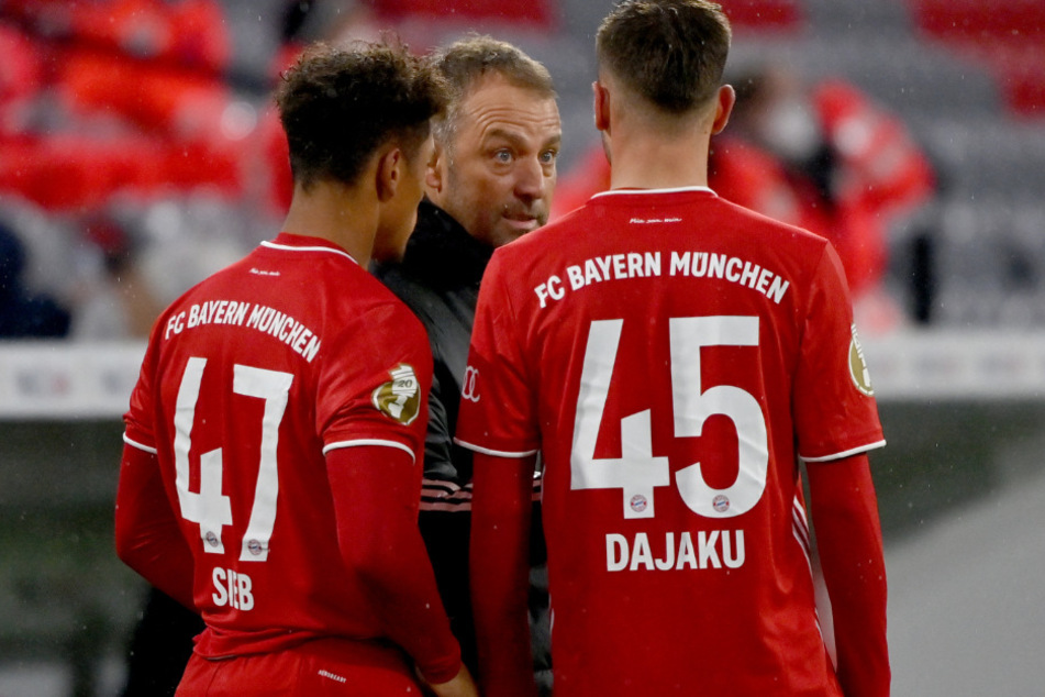 Unter Hansi Flick (M.) spielt Leon Dajaku (r.) fast gar keine Rolle mehr