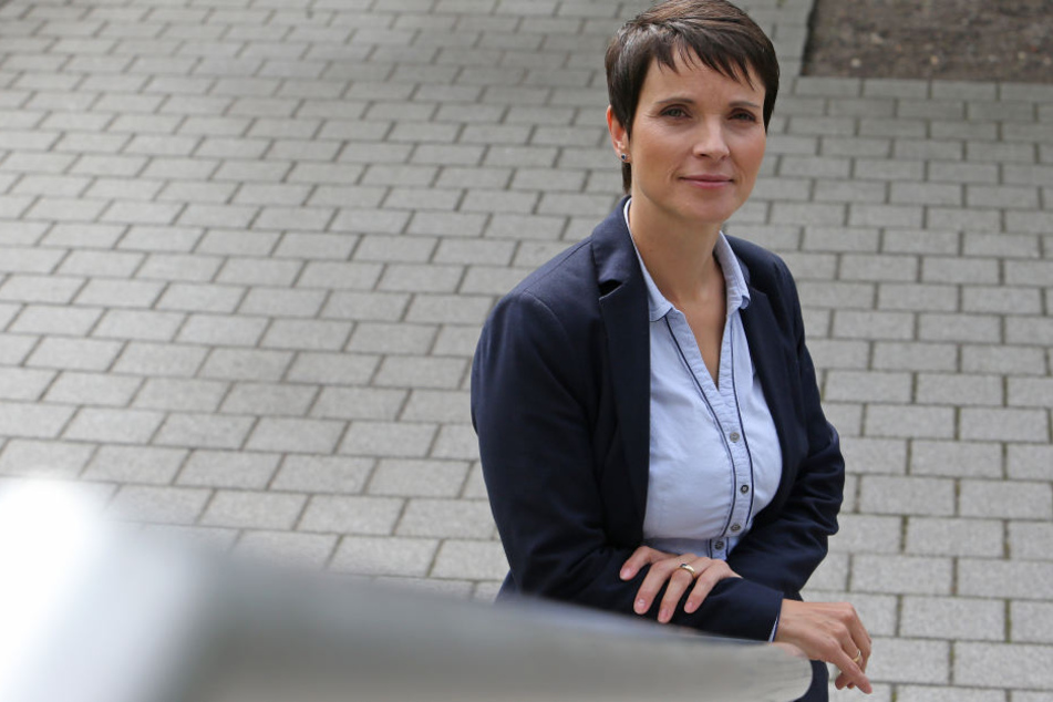 In Dresden geboren: AfD-Chefin Frauke Petry (42). Seit Juli 2015 ist die
Chemikerin zusammen mit Jörg Meuthen (56) Bundessprecherin der
rechtspopulistischen Partei.