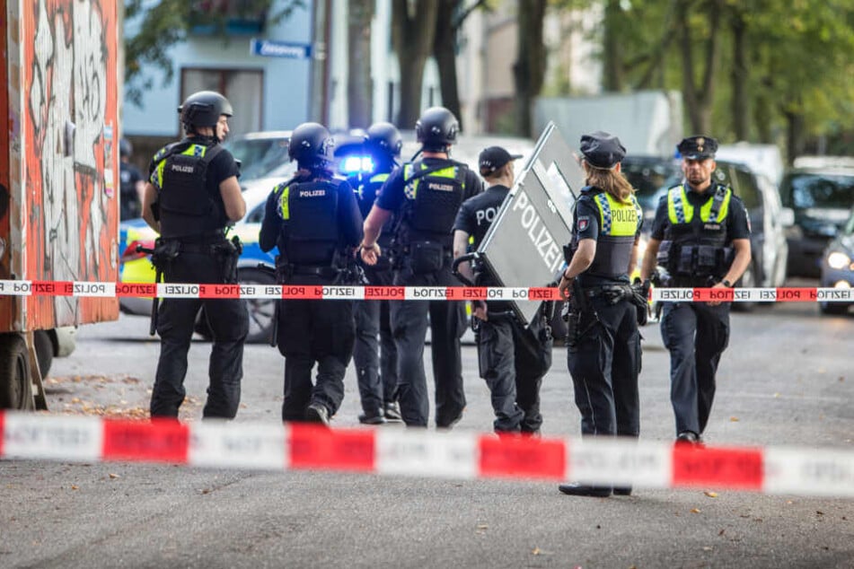 Die Polizei sperrte den Tatort weiträumig ab.