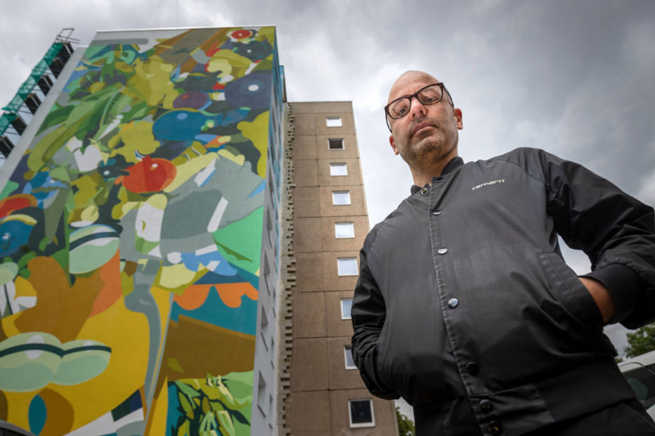 Seit 2011 lässt die GGG ihre Häuser von Künstlern wie Rafael Gerlach (40) gestalten. Sein Wandbild ziert seit Juli das Hochhaus am Brühl.