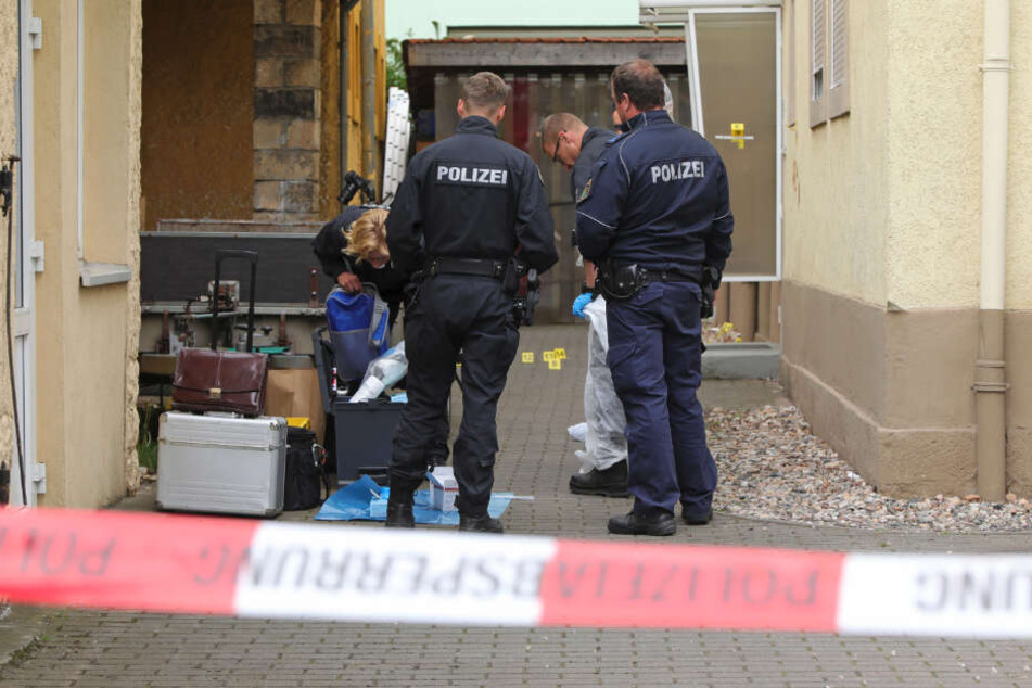 Stundenlang sicherte die Polizei am Tatort Spuren.