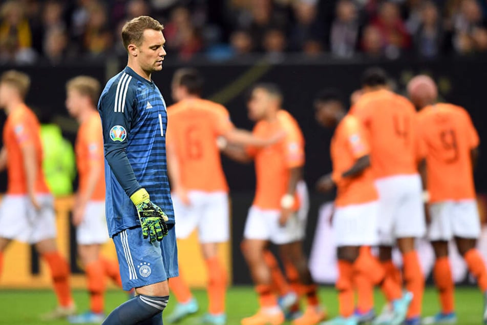 Wurde gegen die "Oranje" von seinen Vorderleuten und seiner jungen und relativ unerfahrenen Verteidigung im Stich gelassen und musste viermal hinter sich greifen: Manuel Neuer.