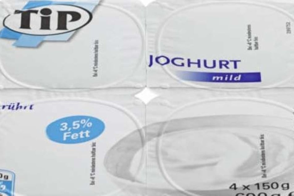 Konkret geht es um Viererpacks des Produkts "TiP Joghurt mild 3,5% Fett (4x150 Gramm)" des Herstellers DMK Deutsche Milchkontor.
