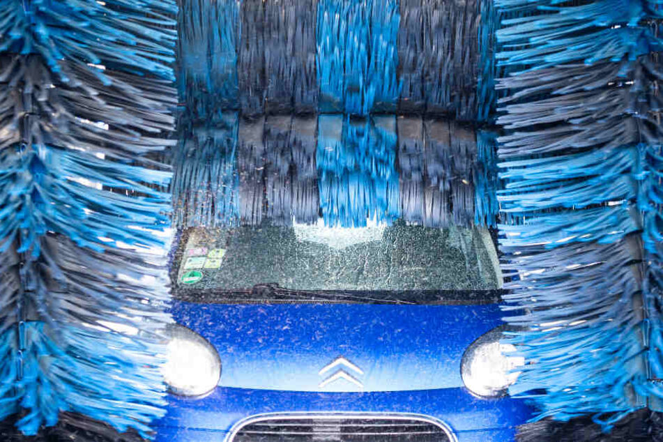 Sein Ziel war eine Autowaschanlage. (Symbolbild)