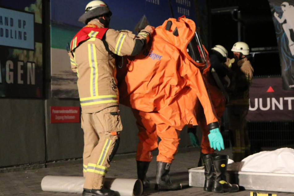 26 Feuerwehrleute waren über drei Stunden mit der Batterie-Bergung beschäftigt