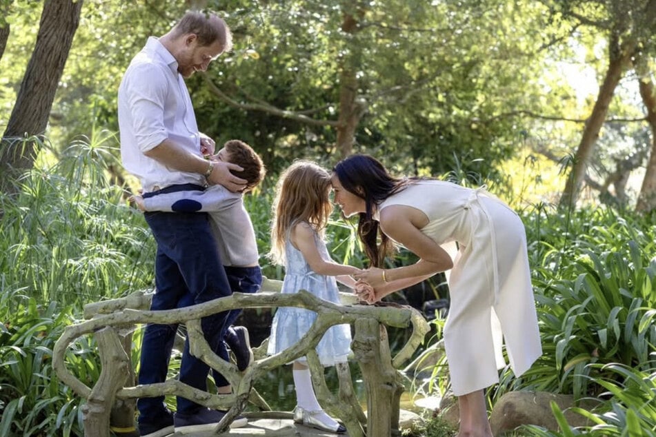 Prinz Harry (41, v. l.) wird seine Kinder Prinz Archie (7) und Prinzessin Lilibet (5) sowie seine Frau Herzogin Meghan (44) wieder mit nach Großbritannien bringen.