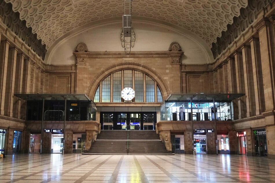 Der Leipziger Hauptbahnhof ist bekannt für seine Architektur in den Eingangshallen. (Archivbild)