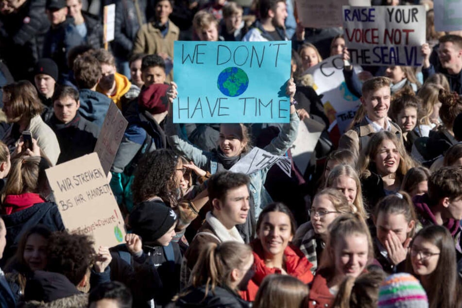 Schüler demonstrieren in Stuttgart gegen den Klimawandel.