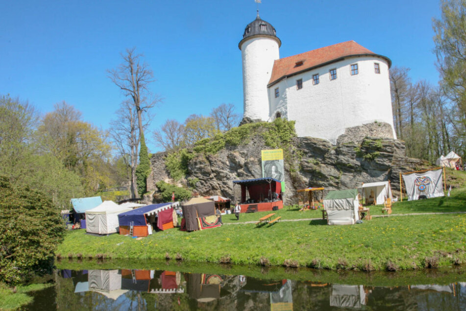 Am letzte Juli-Wochenende wollen wieder Händler und Handwerker ihre Zelte am Fuß von Burg Rabenstein aufschlagen, zum Mittelalterfest.