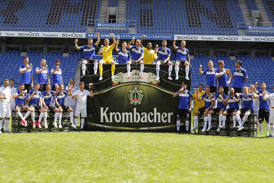 Die Partnerschaft zwischen Arminia Bielefeld und der Krombacher Brauerei geht mindestens bis Juli 2022.