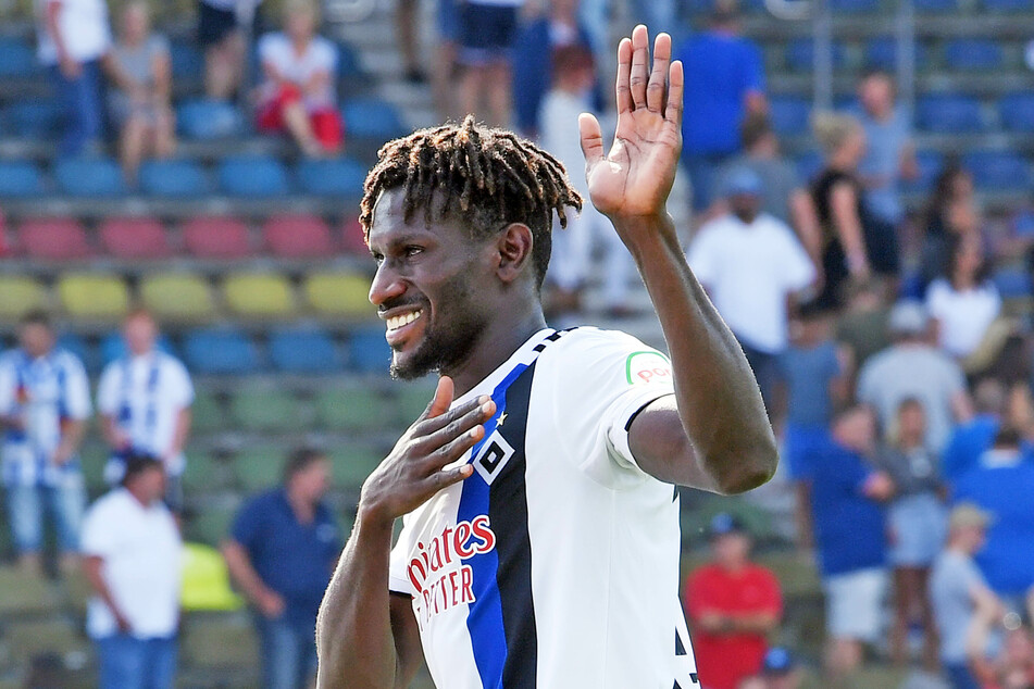 Die Uni Freiburg analysiert die Bewegungsabläufe des HSV-Profis.