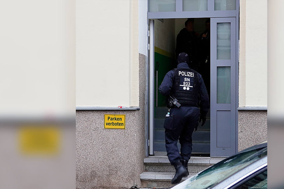 Beamte der Bereitschaftspolizei waren bei den Durchsuchungen im Einsatz.