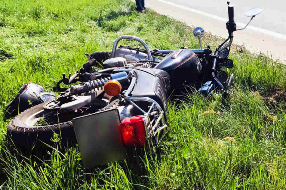 In Bayern kommt es immer wieder zu schweren Motorradunfällen. (Symbolbild)