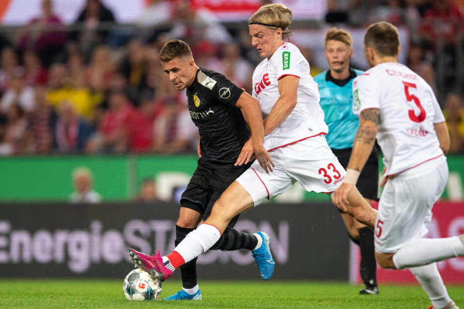 Zwei Belgier im Duell: Dortmunds Hazard (l.) und der Kölner Bornauw.