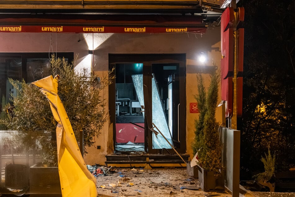 Bei "Umami" in Hofheim am Taunus explodierte in der Nacht zum Montag offenbar ein Sprengsatz.