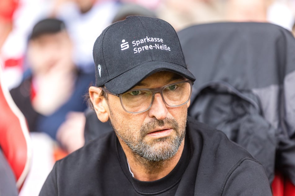 Trainer-Manager Pele Wollitz (59) muss dieser Tage viele Entscheidungen treffen.