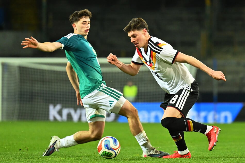 Sechsmal streife sich Kömür (r.) bislang das Trikot der deutschen U21-Nationalmannschaft über.