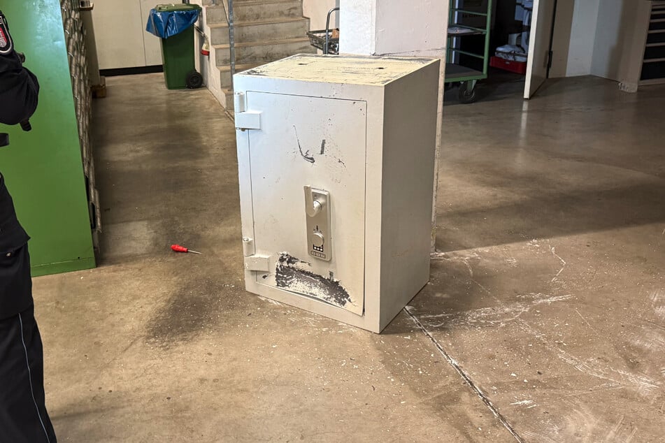 Der Tresor wurde in Mitleidenschaft gezogen, hielt aber Stand.