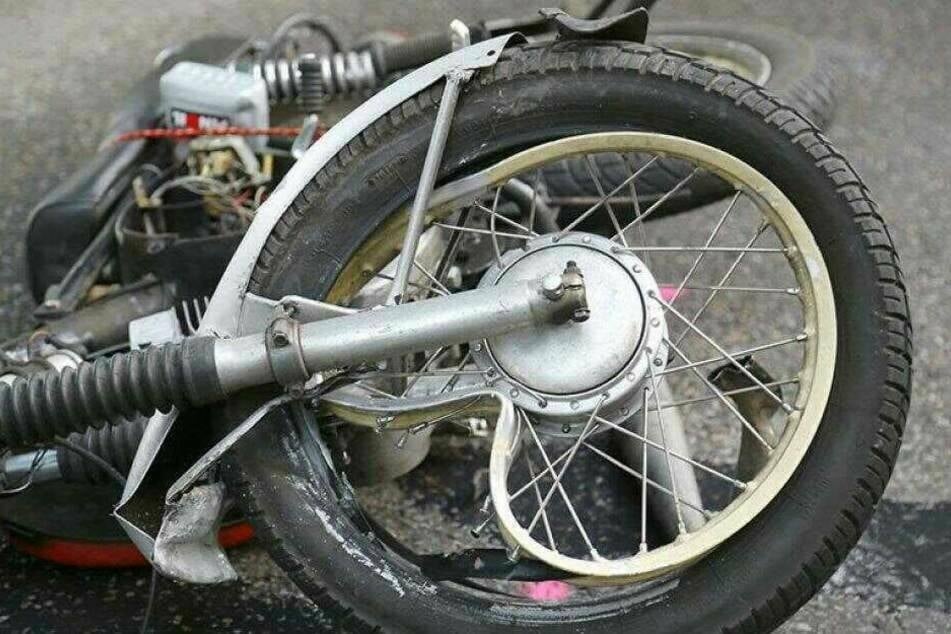 Ein 16-jähriger Simson-Fahrer wurde in Grünbach bei einem Unfall schwer verletzt. (Symbolbild)