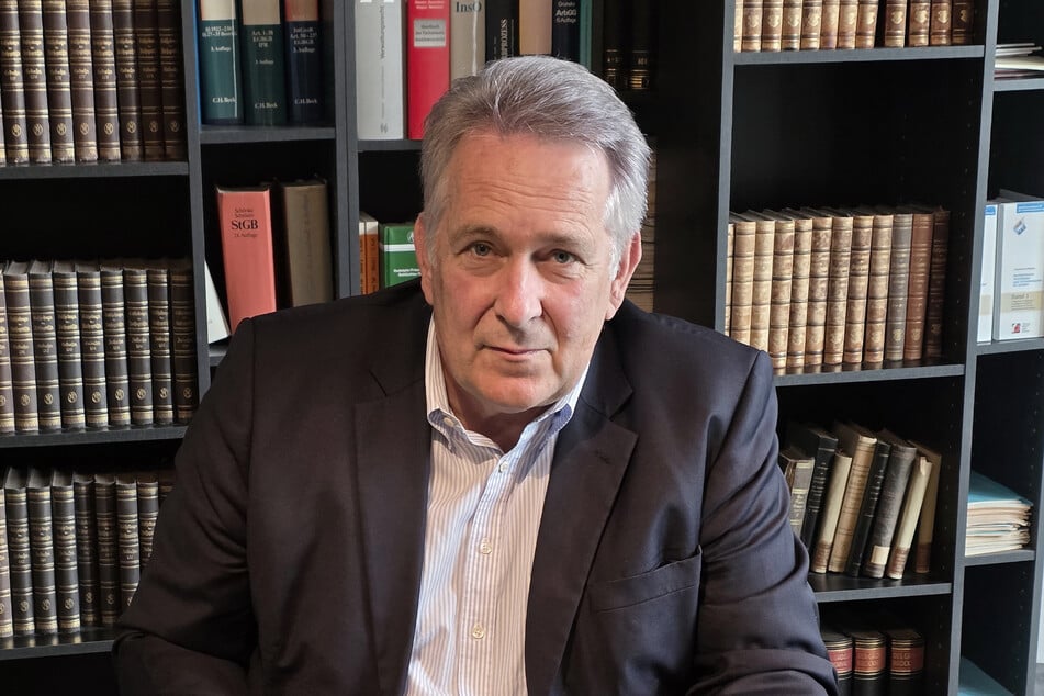 Rechtsanwalt Claus M. Kobold (63) entdeckte Mängel am Blitzerstandort.