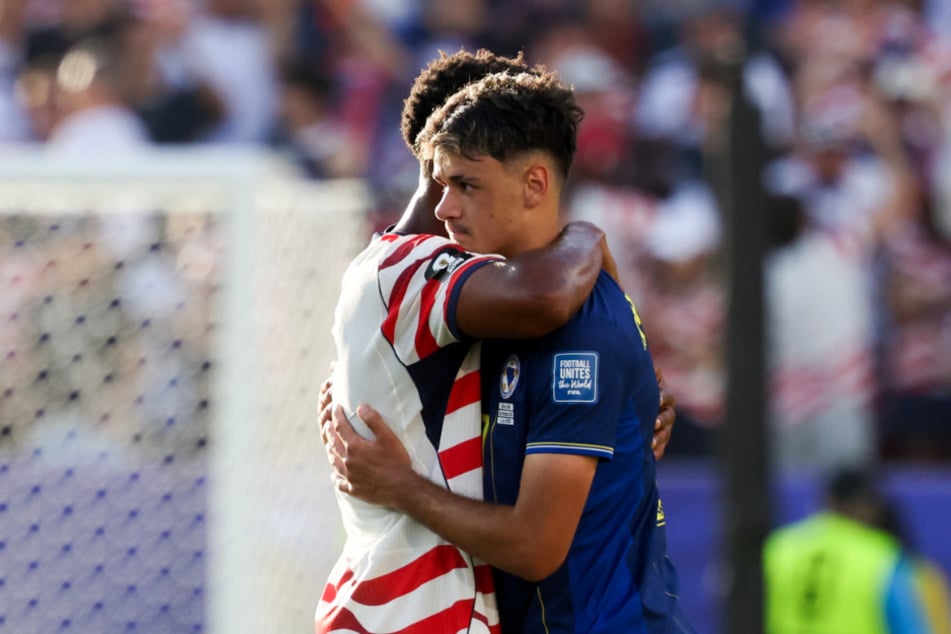 Zeit, Abschied zu nehmen: Kerim Alajbegovic (18, r.) wechselt von Bayer 04 zu Juventus Turin.