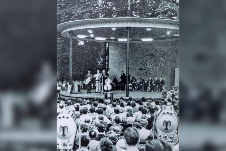 Beliebter Ausflugsort: Dieses Repro zeigt ein gut besuchtes Konzert am Pavillon in den 60-er Jahren.