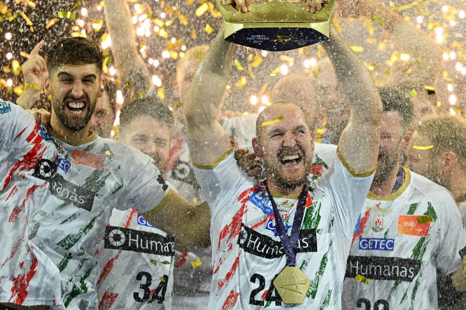 In anderthalb Wochen hat Christian O'Sullivan (r., 34) die Chance das dritte Mal die Champions League zu gewinnen.