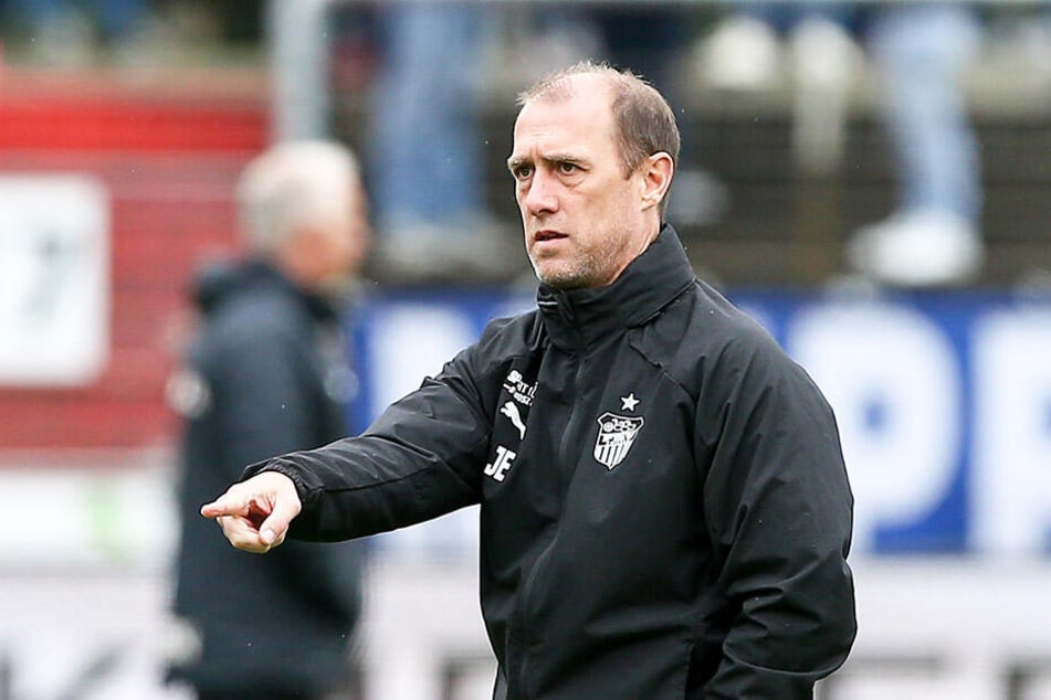 Scoutingtour nach Berlin! FSV-Coach Joe Enochs denkt schon an die kommende Drittliga-Saison.